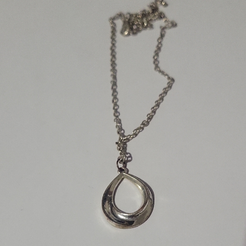 Elegant Silver Teardrop Pendant Necklace